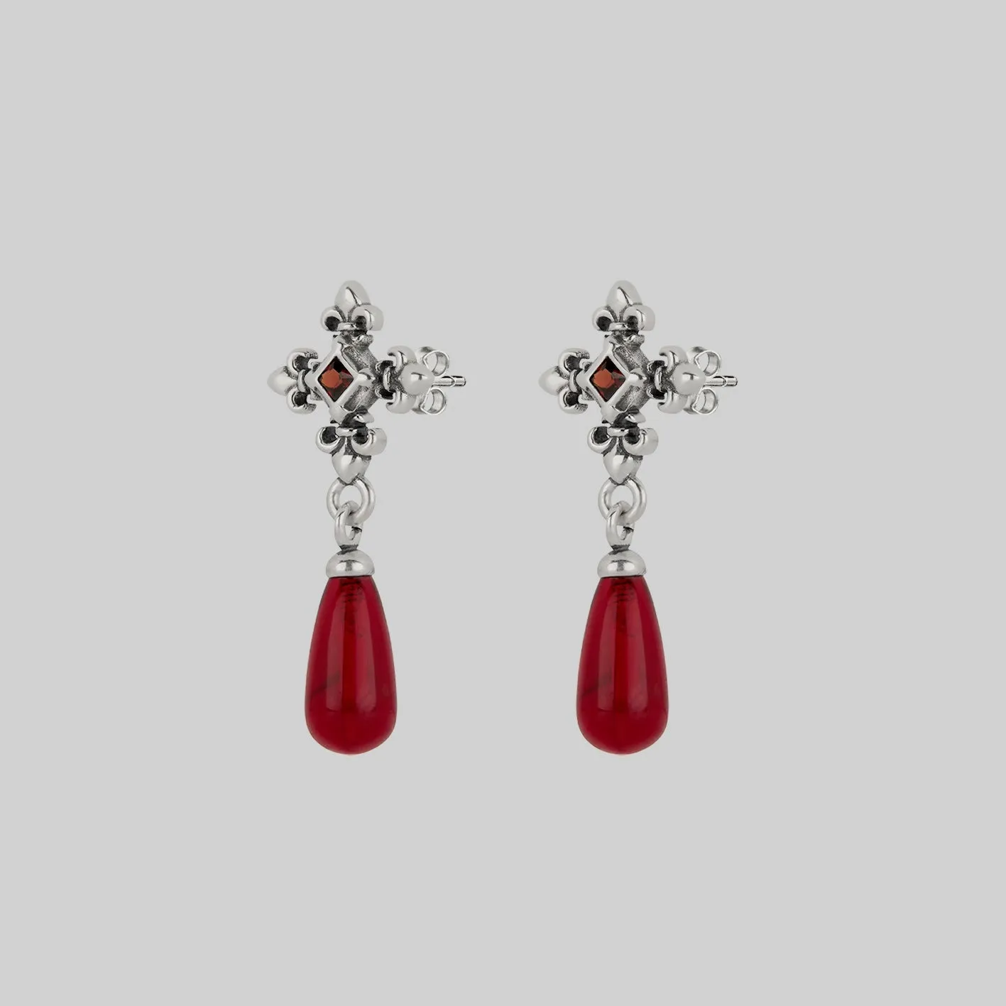 CRIMSON. Medieval Garnet Stud Earrings - Silver