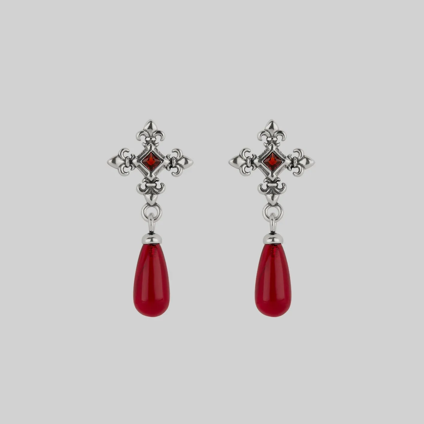 CRIMSON. Medieval Garnet Stud Earrings - Silver