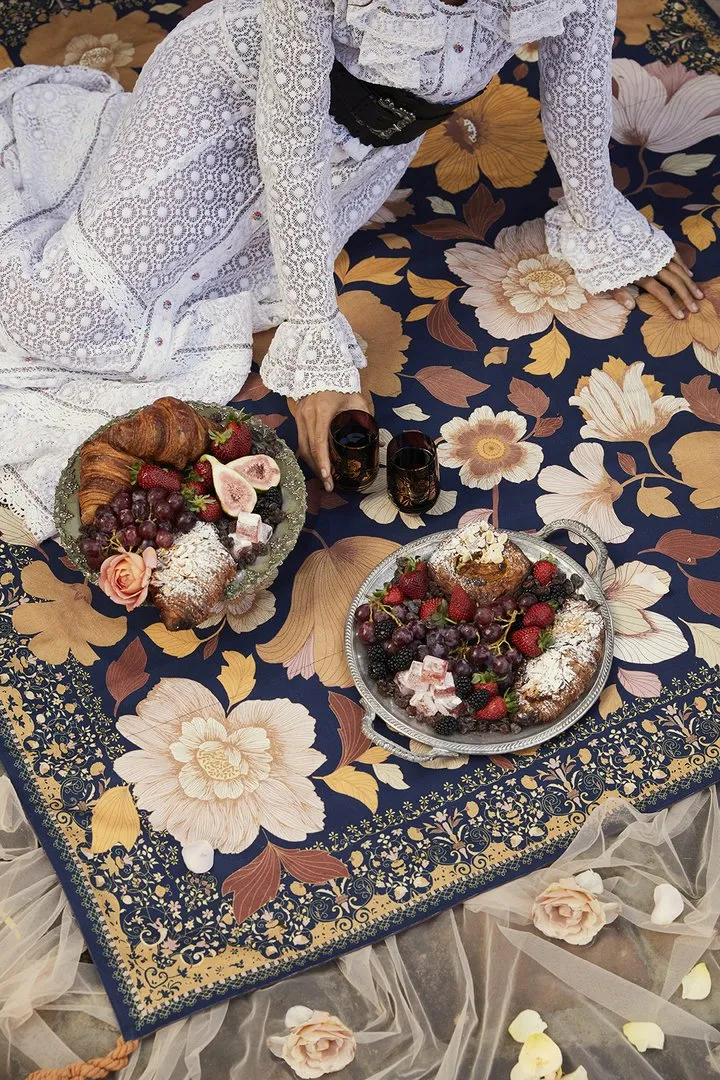 Grandé Fleur Picnic Rug - Nightshade