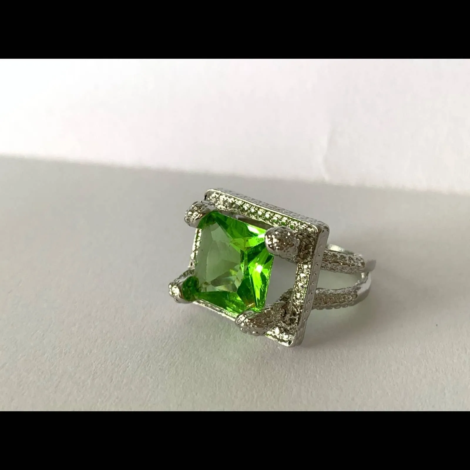 Green Peridot Silver Colored Ring NEW Size 9